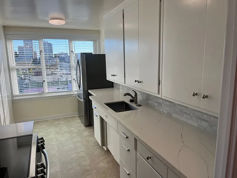 1000 Green St #502 — Photo 5