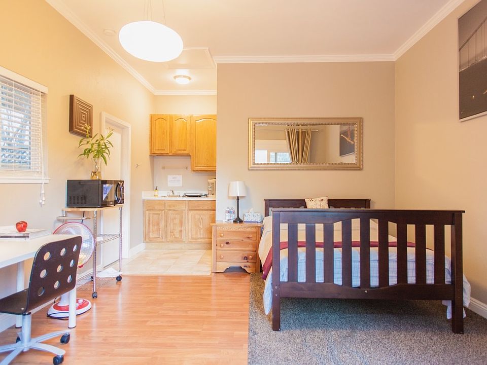 Burlingame studio for rent