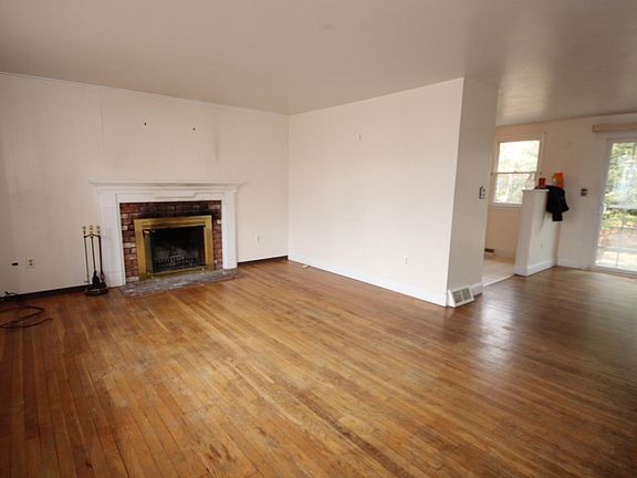 5th image of 52 Cuttysark Road