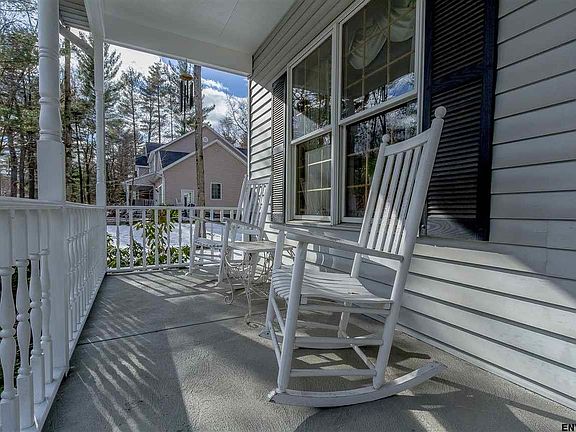 5th image of 15 Bradford Dr