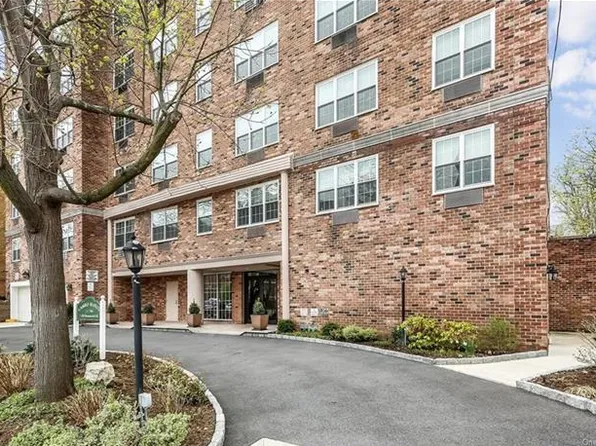 2 Old Mamaroneck Rd, White Plains, NY 10605