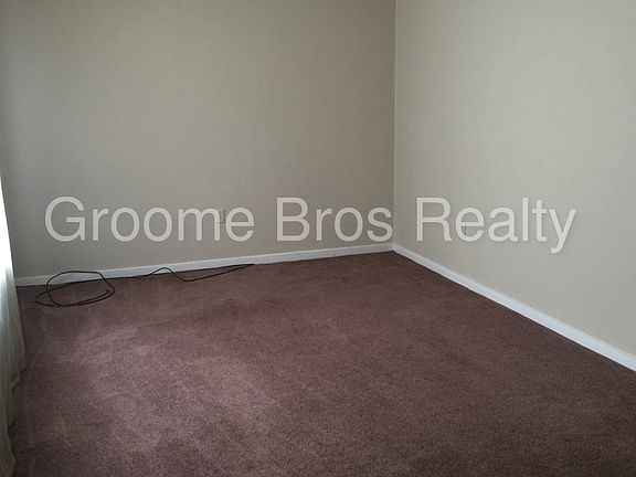 4th image of 405 Alamosa Dr