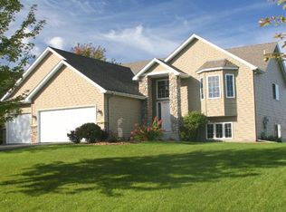 3841 Games Dr, Saint Bonifacius, MN 55375