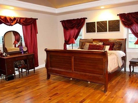 Master Bedroom with Barreled Ceiling : Notice the rope lighting inside the crown molding*