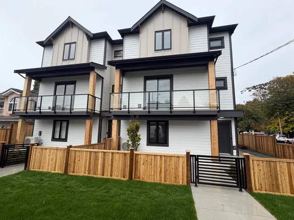7497 Holly St #2, Burnaby, BC V5E 2C3