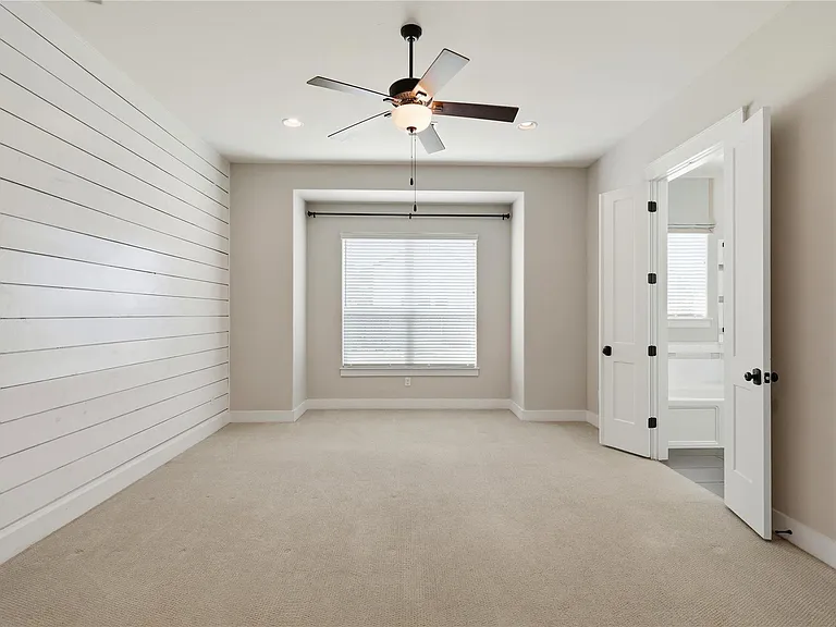 70 Santa Maria St — Photo 22