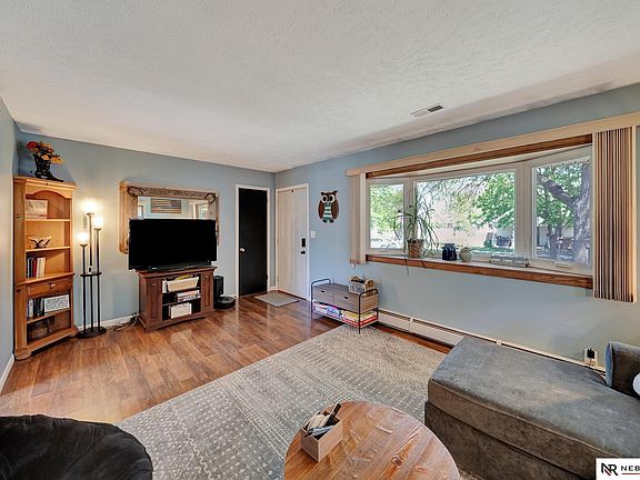 4th image of 6635 Ballard Ave