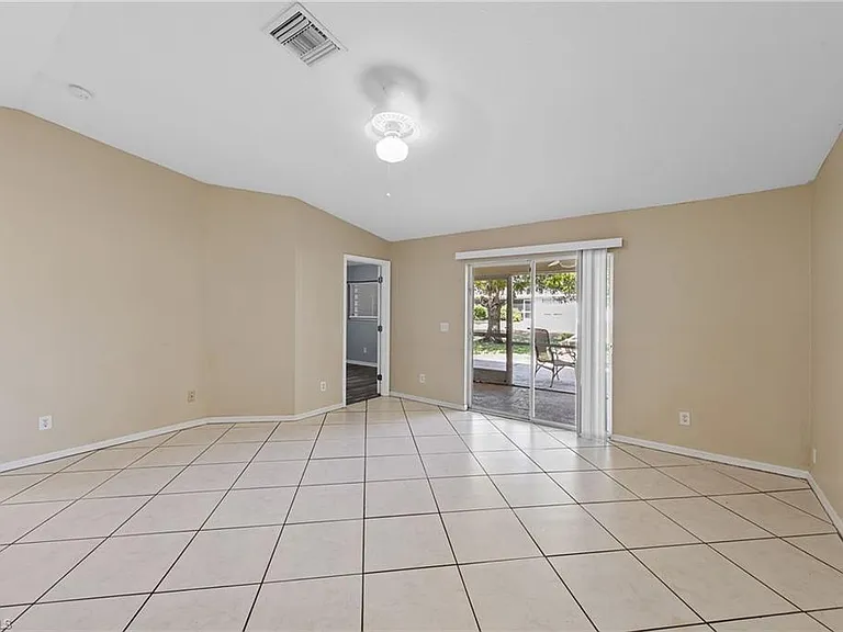 845 SE 8th Ter — Photo 15