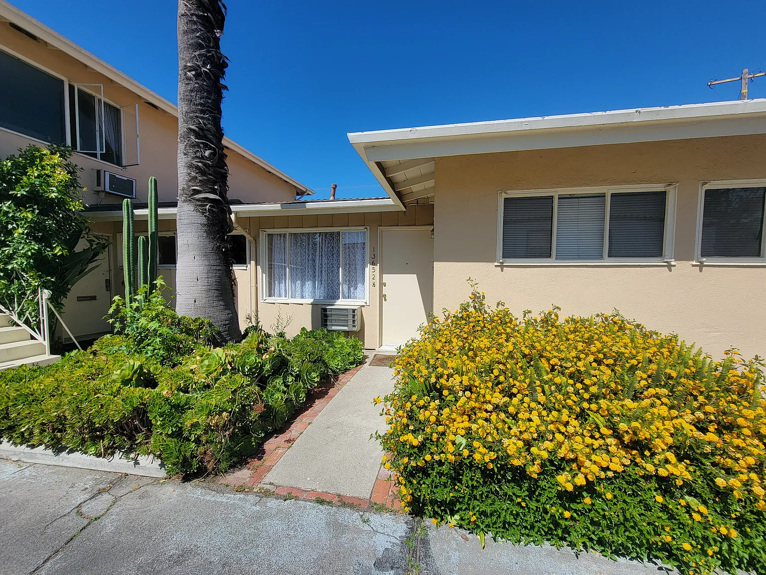 1/2 Wyandotte St, Van Nuys — Photo 1