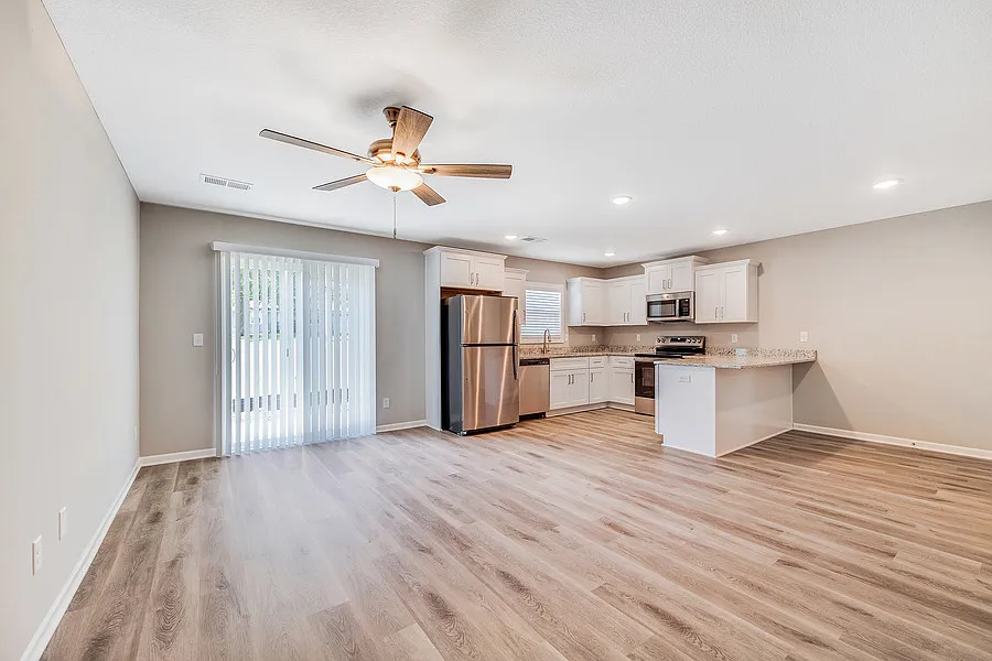 603 D Mason Ct — Photo 3
