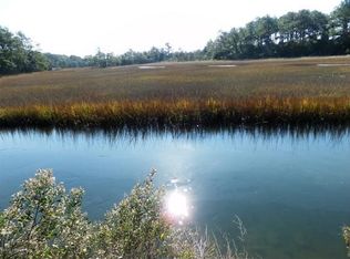 102 Stanton Rd, Beaufort, NC 28516