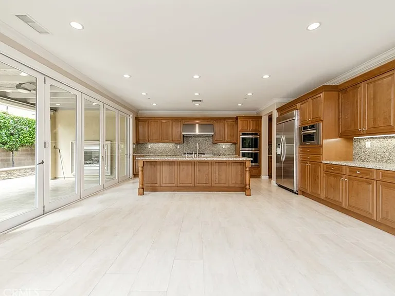 55 Hazelton — Photo 6
