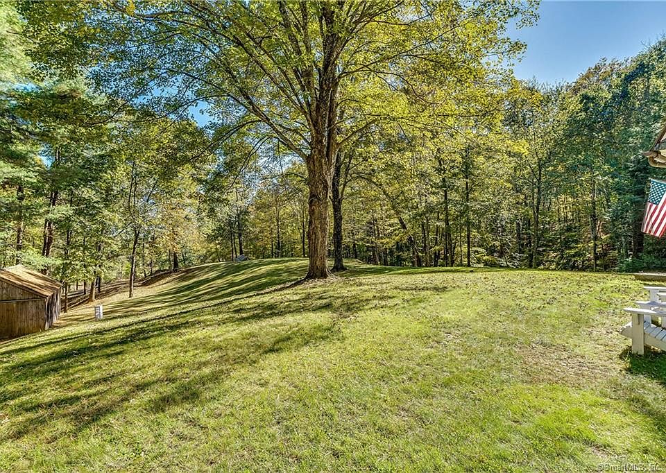 2nd image of 495 Hut Hill Rd