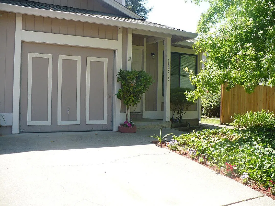 2 bed, 1100 sqft, $3,000 — Photo 1