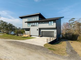 370 Batson Rd, Hampstead, NC 28443