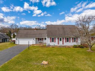 147 Squassick Rd, West Springfield, MA 01089