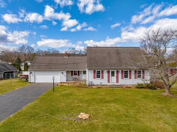 147 Squassick Rd, West Springfield, MA 01089