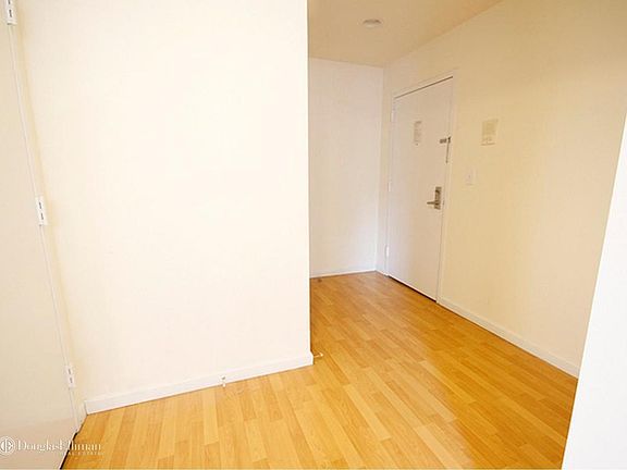 4th image of 2737 27th St APT 1D