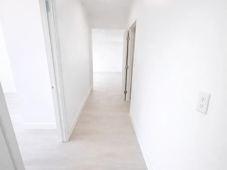 324 S Kenmore Ave — Photo 16