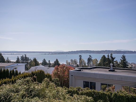 2nd image of 15662 Semiahmoo Ave