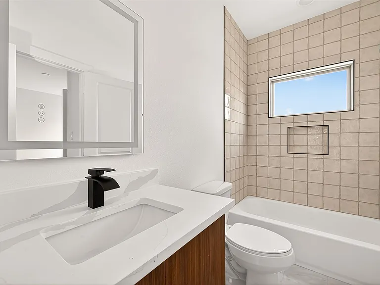 7422 Maxroy St — Photo 32