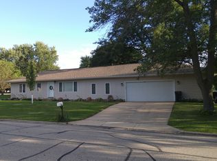 3025 Pleasant Dr, Cedar Falls, IA 50613