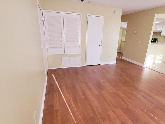 4th image of 1025 N Tippecanoe Ave Unit O