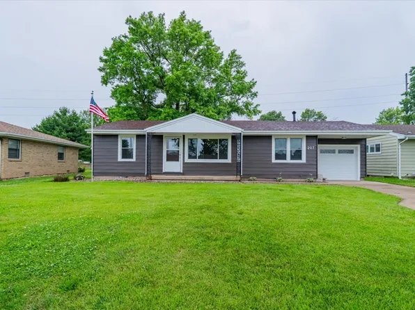 207 Cedar Dr, Clinton, IL 61727