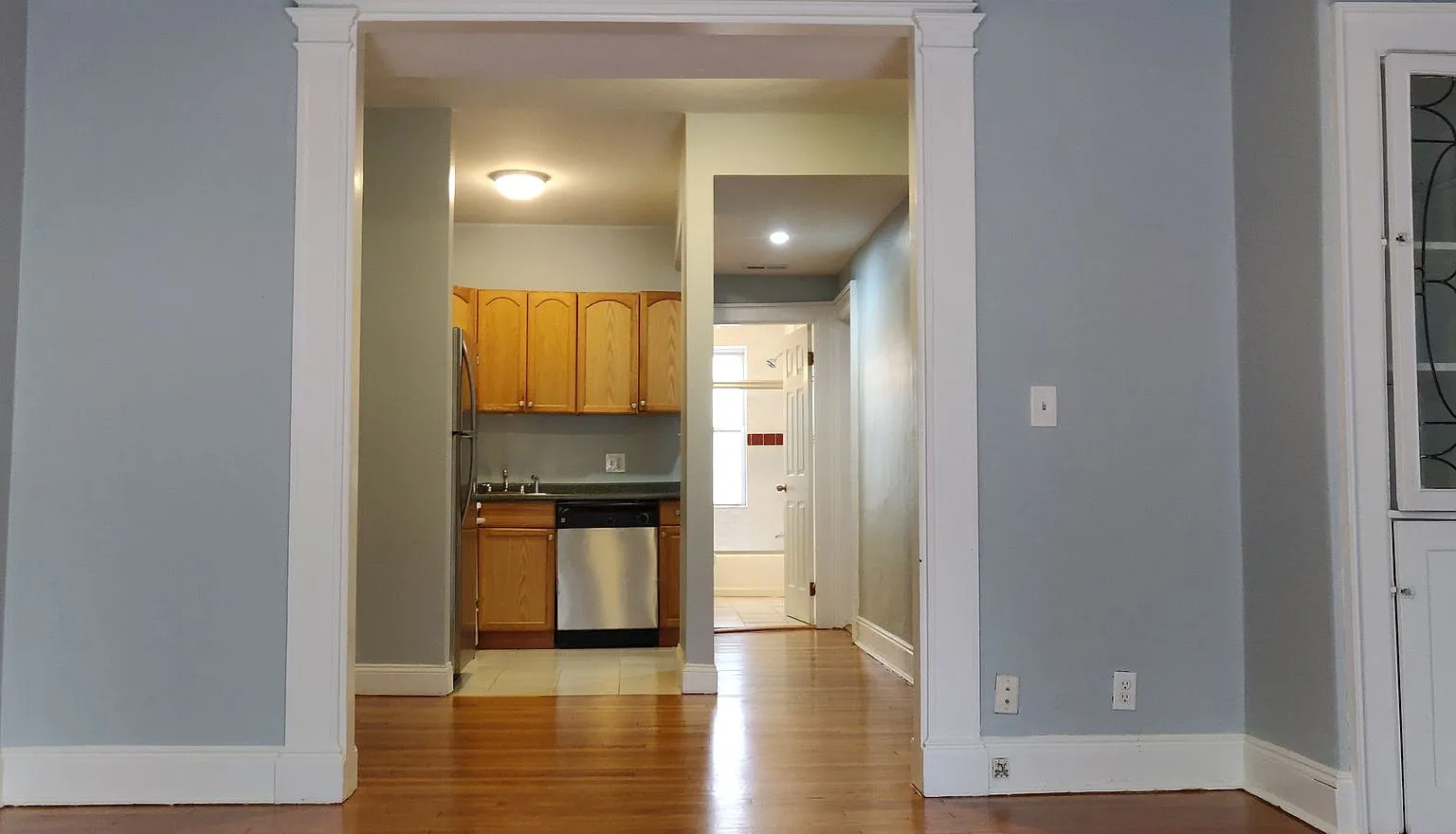 Convenient Brighton Location, Steps from the T Stop, Central Heat/AC, Laundry is on a Site — Photo 4