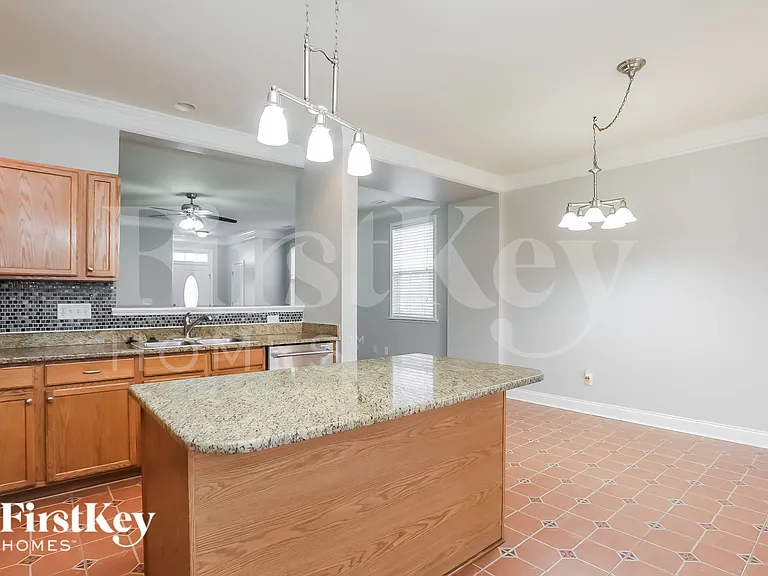 182 Norwich Dr — Photo 7