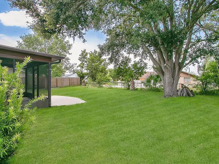 405 Long Dr — Photo 16