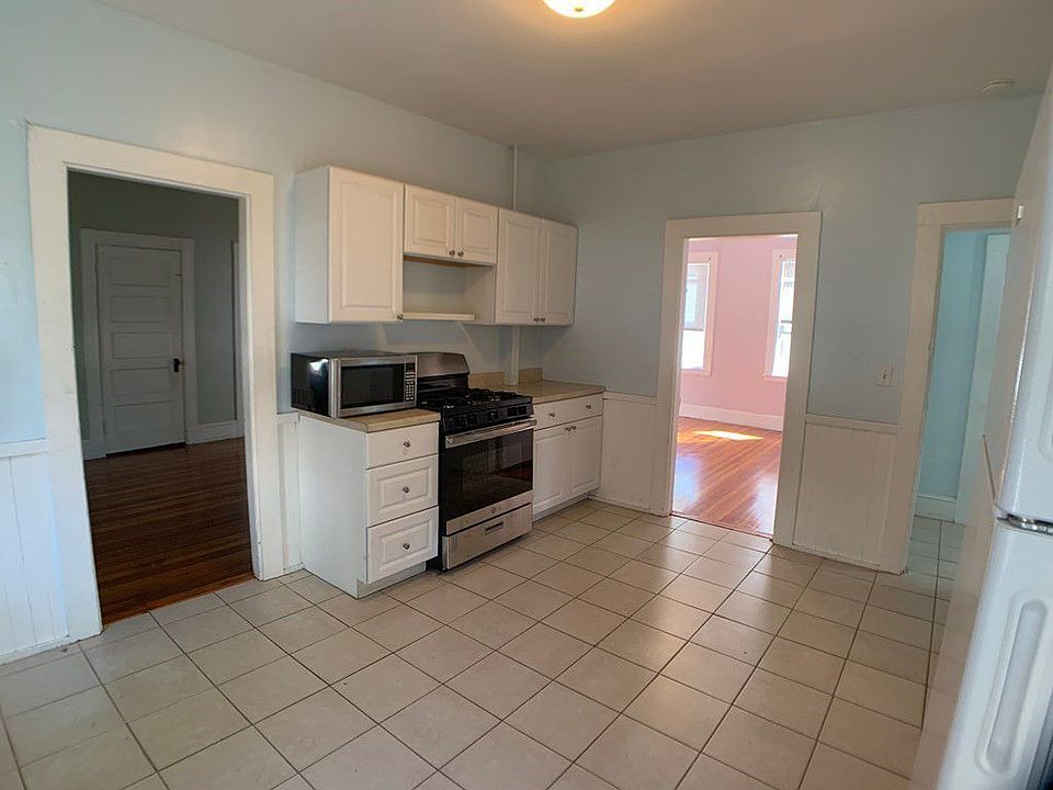 1st image of 59 Albertina St #59