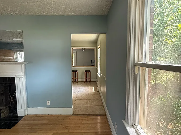 324 E Peterson Dr — Photo 10