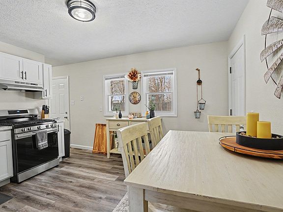 4th image of 54253 Northwood Dr