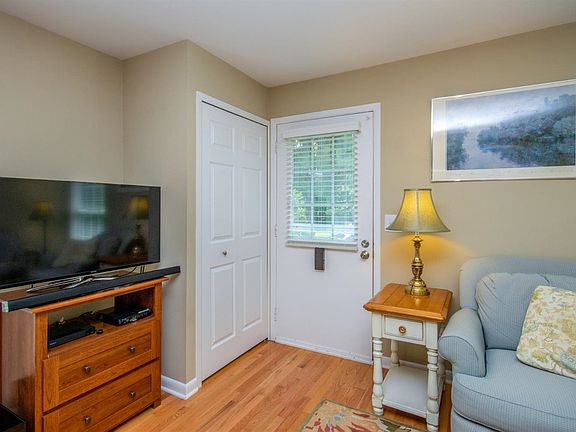 5th image of 2627 Fenwick Ct