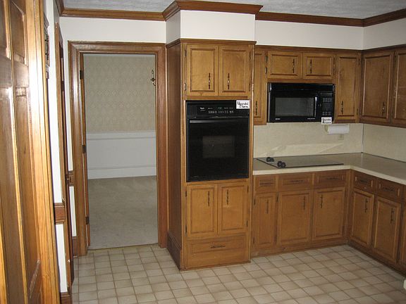 5th image of 4862 Beverly Dr