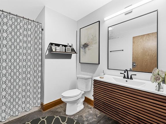 4th image of 2615 Washington Blvd APT 301