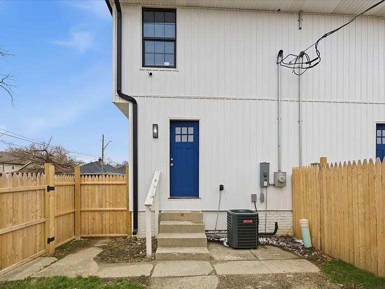 1038 N Parker Ave — Photo 15