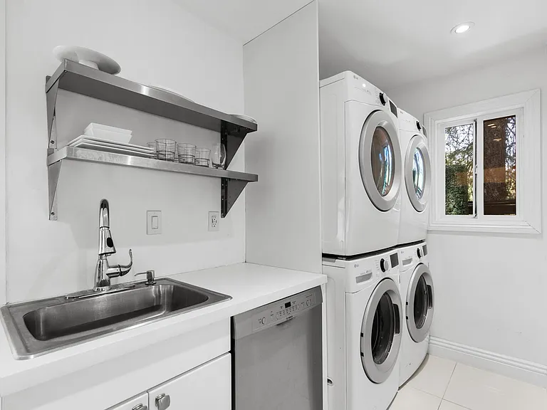 1881 Mount Olympus Dr — Photo 36