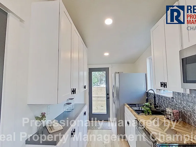1109 Dock St — Photo 7