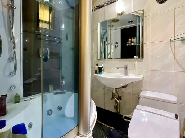 2546 East 13th Street image 7 of 10