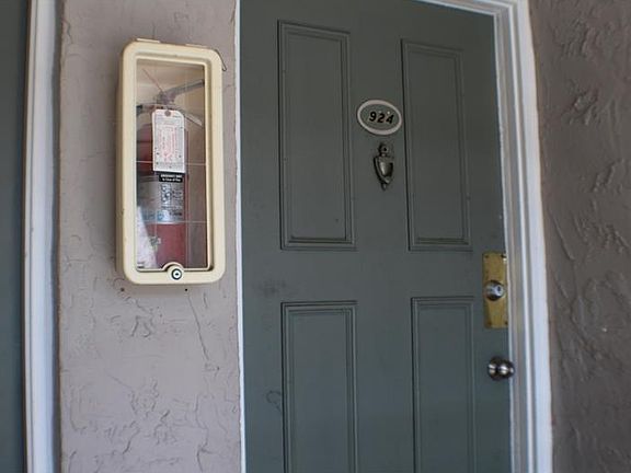 3rd image of 7210 N Manhattan Ave APT 924