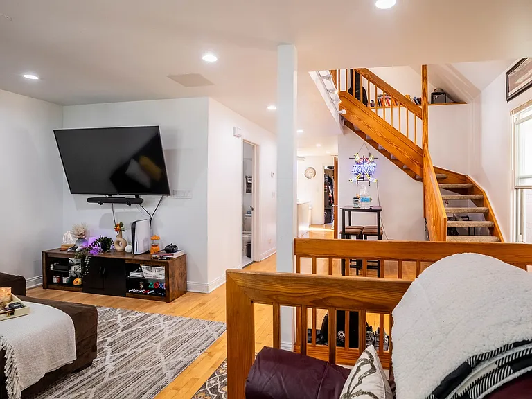 2512 N Marshfield Ave #3 — Photo 4