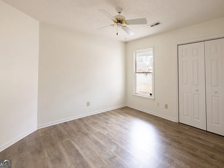 112 Glendale Dr — Photo 10