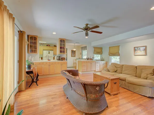 7511 Saint Cecelia St, Austin, TX 78757