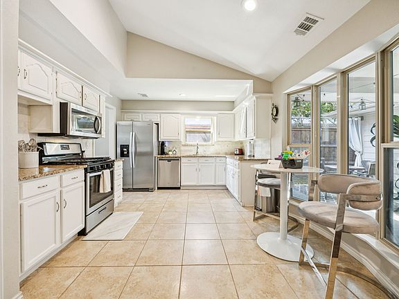 4th image of 12741 Hornbeam Dr