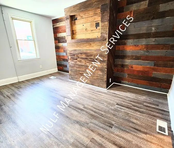 4505 Davison St — Photo 3