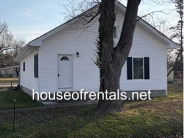 1220 N 14th St, Herrin, IL 62948