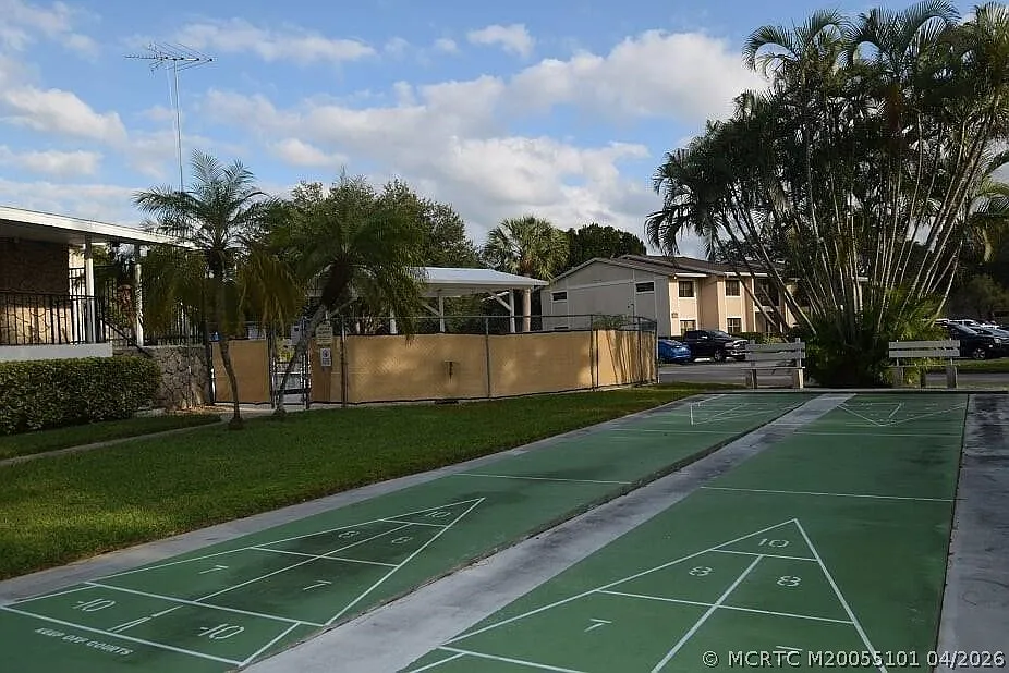 2 bed, 2.0 bath, 876 sqft, $1,650 — Photo 2