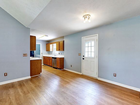 4th image of 2550 Hillingdon Dr